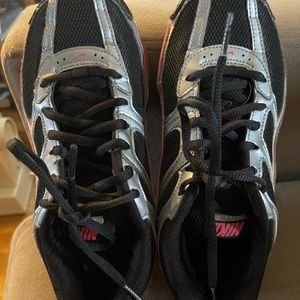 Women’s Nike Air Max sneakers used in very good condition.